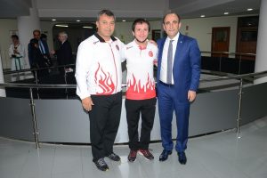Bursa Yıldırımlı haltercilerden gümüş madalya