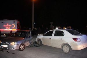 Bolu'da iki otomobil çarpıştı: 2 yaralı