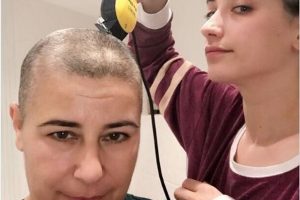 Hazal Kaya'nın annesi kansere yakalandı