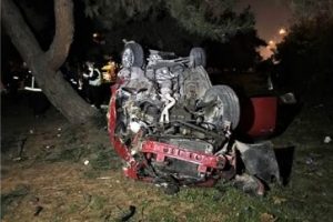 Bursa'da takla atan araçtan yaralı olarak kurtarıldı