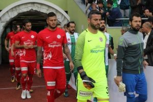 1 puanı Eto'o kurtardı