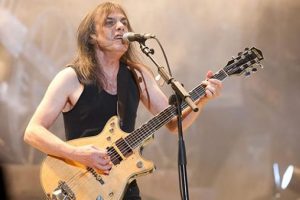 Efsane grubun gitaristi hayatını kaybetti