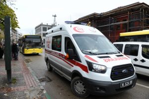 Bursa'da evine gitmek için bindiği otobüste kalp krizi geçirdi