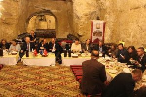 Büyükelçiler sıra gecesinde eğlendi