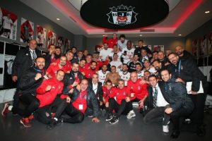 Beşiktaş'tan 'tur' pozu