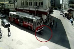 Az kalsın ölüyordu