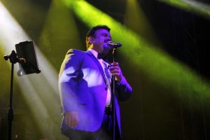 Öğretmenler Bülent Serttaş şarkılarıyla eğlendi