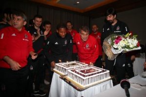 Beşiktaşlı oyunculardan çifte kutlama
