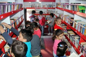 Bu kütüphane öğrencilerin ayağına kadar gidiyor