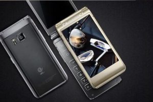 Samsung'un kapaklı telefonu W2018 onaylandı