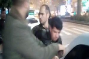 Suriyeli kız çocuğuna Suriyeli tacizi! Dövüp, teslim ettiler