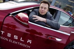 Elon Musk'tan bir rekor daha: 'Mega pil' çalıştırıldı