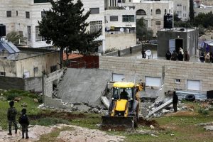 İsrail askerleri Filistinli tutuklunun ailesine ait evi yıktı