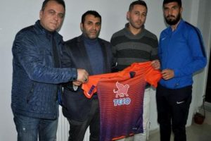 Taraftardan Karacabey Birlikspor'a yemek