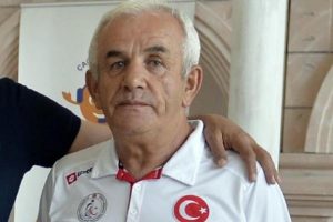 Emekli astsubay, evinin bahçesinde ölü bulundu