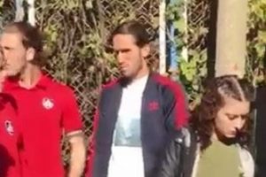 Yusuf Yazıcı, kazada yaralananlara yardım etti