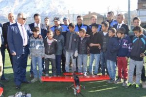 Hakkari Valisi Toprak, maket uçak uçurdu