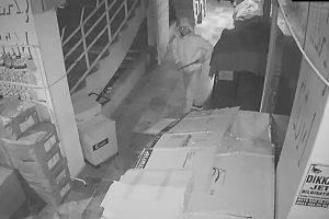 4 işyerini soyan hırsız kamerada
