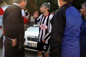 Amatör maçta ''kırmızı kart'' kavgası