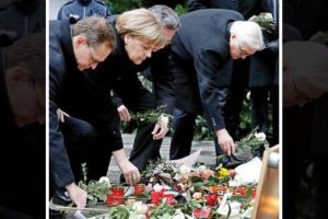 Noel saldırısında ölenlerin aileleri Merkel'e tepkili