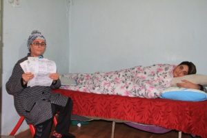 Cam hastası aile yardım eli bekliyor