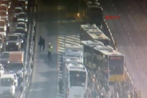 İstanbul'da metrobüs yolunda kaza