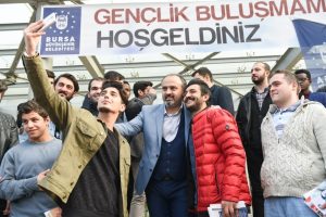 Bursa Büyükşehir Belediye Başkanı Aktaş üniversiteli gençlerle buluştu
