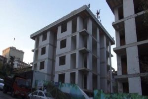 5'inci katından düşen işçi öldü