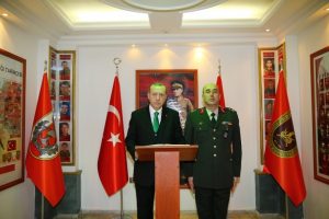 Erdoğan'dan Tugay Komutanlığına ziyaret