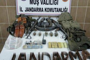 Muş'ta sığınakta silah ve mühimmat ele geçirildi