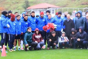 Trabzonspor yağmur altında çalıştı