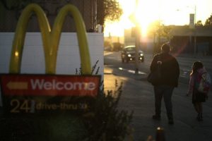 McDonald's görevlisinin 'Başörtünü çıkar' dediği öğrenci: Özür yeterli değil