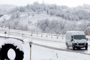 Doğuda kar yağışı nedeniyle 117 köy ve mahalle yolu ulaşıma kapandı