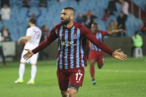 Kazanın ardından yeşil sahaya çıktı