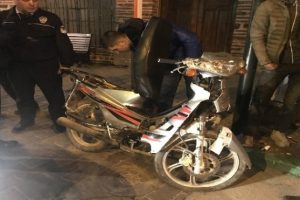 Bursa'da çaldıkları motosiklet ile kaçarken kaza yaptılar