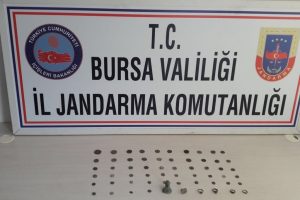 İzinsiz kazıdan çıkardığı tarihi eserleri Bursa'ya getirirken yakalandı