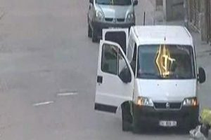 60 kilo RDX yüklü minibüs yakalandı