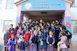 Hakkari'de şehit polislerin isimleri kütüphanelere verildi
