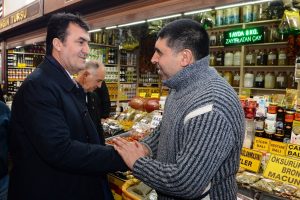 Bursa Osmangazi Belediye Başkanı Dündar çarşı esnafıyla buluştu