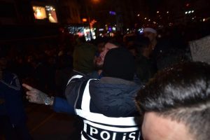Gerginlik! Suriye bayrağı açılınca...