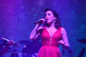 Adanalılar yılbaşını Burcu Güneş ile kutladı
