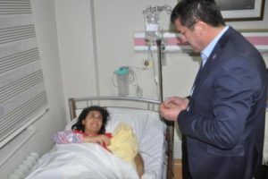 Bakan'dan 2018 yılının ilk bebeklerine altın