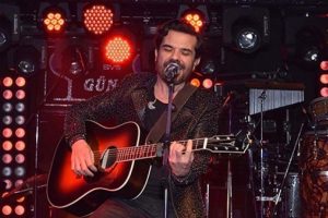 Kenan Doğulu yeni yıla ailesiyle girdi!