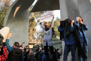 İran'daki protestolarda ölü sayısı 10'a yükseldi