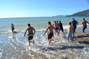 Mersin'de kış ortasında deniz keyfi