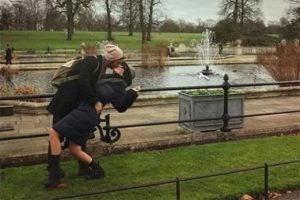 Anıl Altan'dan Pelin Akil'e Londra öpücüğü