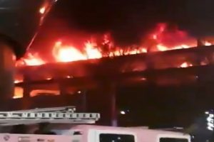 Otoparkta yangın: Yüzlerce araç yandı!