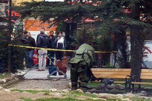 Parkta unutulan çanta fünye ile patlatıldı