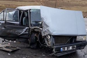Elazığ'da trafik kazası:3 yaralı