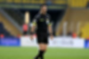 Sinirlenen futbolcu hakemi öldürdü